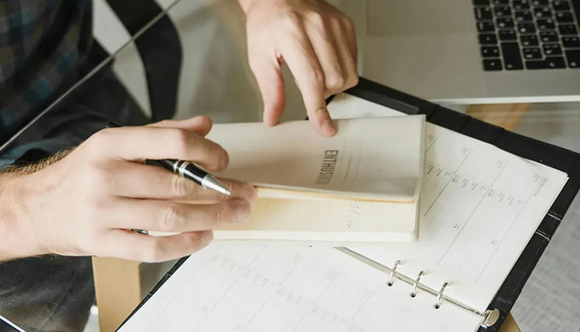 accountant-accountant1-e44baa54fa__1500x1500__q82-2